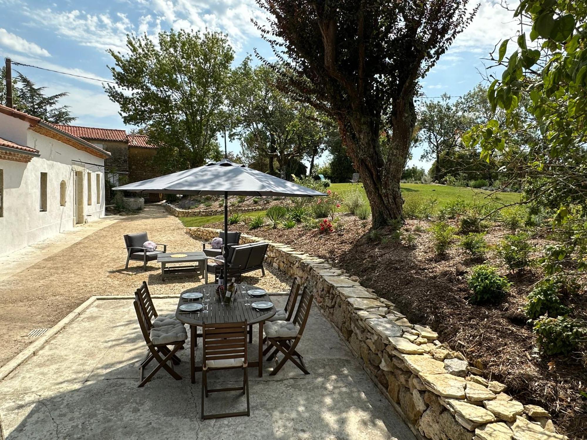 Maison De Vacances Gondrin Exterior photo